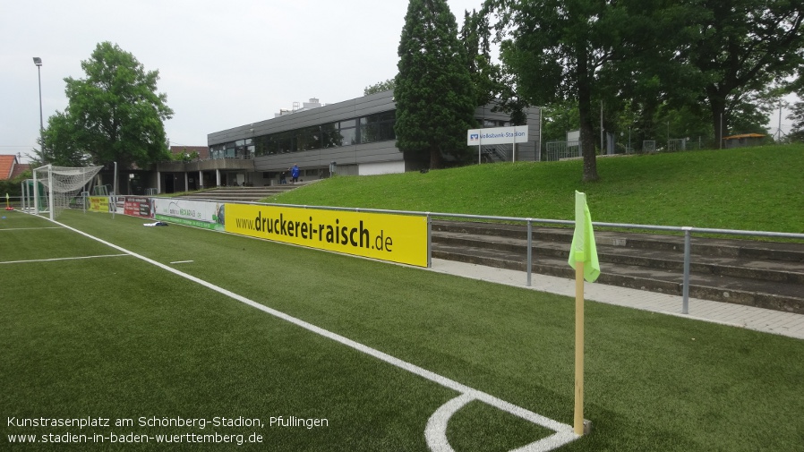 Pfullingen, Kunstrasenplatz am Schönberg-Stadion