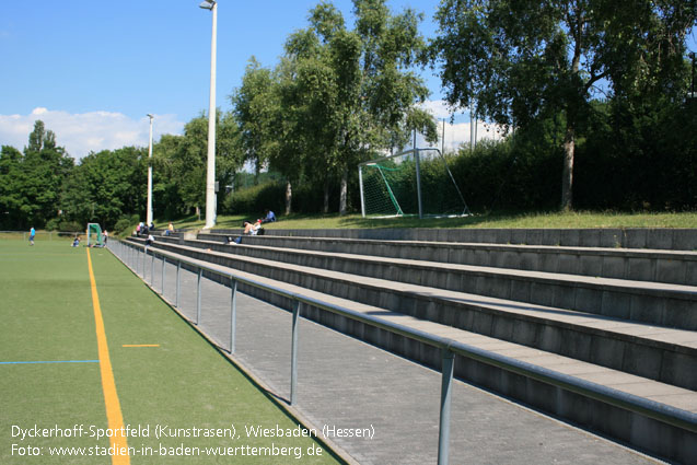 Dyckerhoff-Sportfeld (Kunstrasenplatz), Wiesbaden (Hessen)