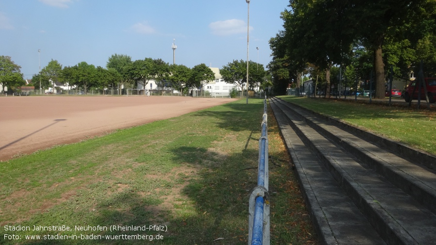 Neuhofen, Stadion Jahnstraße (Rheinland-Pfalz)